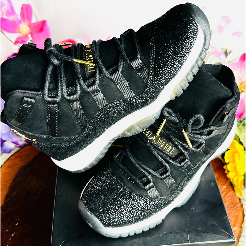 2017 Air Jordans Retro 11 Black Gold Metallic Jordans Womans Size 7 Big Kid 5.5